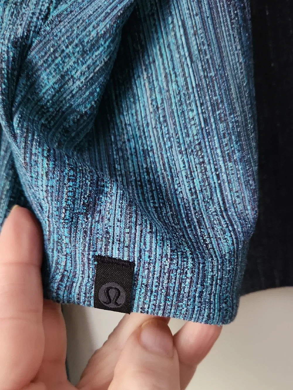 lululemon athletica lab varsa Black and Teal Ombre Cropped Hoodie
